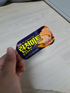 햄 라벨스티커를 돌돌이 대신~