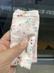 무더운 여름철 필수템. 손수건!