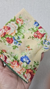 손수건 가지고 다녀요~