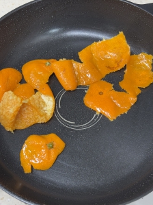 귤껍질로 기름기 제거했어요