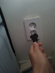 안쓰는 전기코드는 꼭 빼두기