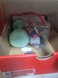 신발을 구입하면 포장에서 주는 박스를 버리지 않고 사용