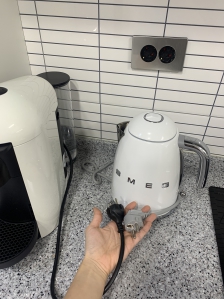 안쓰는 전기코드는 빼기!