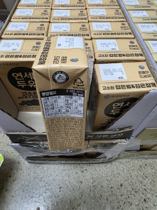 새로 산 두유 팩이 테트라팩이네요.
