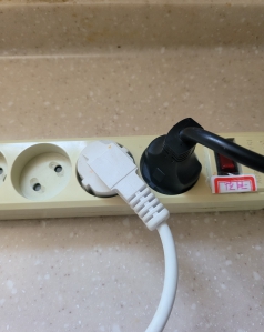 멀티탭쓰면서 외출시 전기코드 일일이 안뽑아서 편하네요