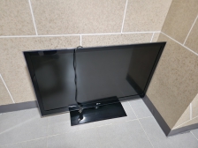 고장난 tv 보내줬어요~~