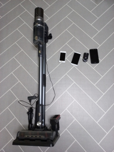 청소기와 휴대폰