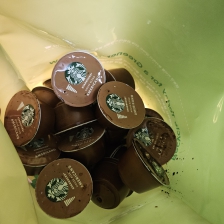 커피 캡슐 모으는 중