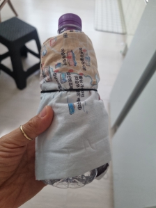 물티슈나 휴지보단 손수건 이용해요.