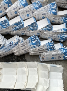 종이팩 364개 열심히 씻고 자르고 말리고 