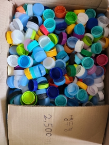 병뚜껑을 열심히 모아요~