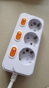 안쓰는 전기코드 빼기