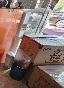 가게정리하면서 무려 1500개의 플라스틱이 나갔어요