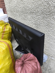 오랫동안 사용했던 티비를 무상방문수거 신청했습니다