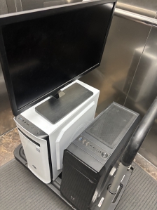 안쓰는 모니터 데스크탑 폐기 했습니다 기사님 완죤 친해