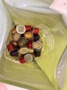 캡슐 가져다주고 왔어요~