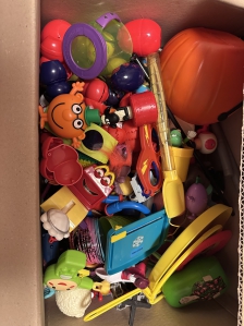 아이가 어릴때 가지고 있던 장난감 이제 정리하네요