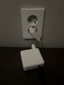 매일 챌린지 2일차 - 전기 코드 빼기 ?