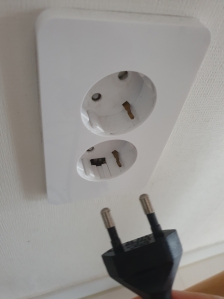 다 충전한 코드 빼기