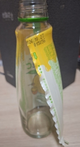 음료수 병 라벨제거 후 분리배출 