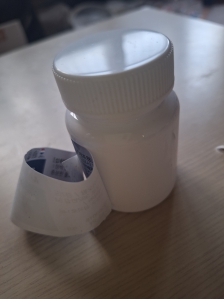 약병 라벨제거 후 분리배출 