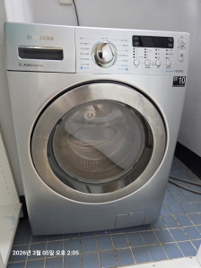 본가로 들어가는 바람에 세탁기가 오래된게. 필요없겓되어