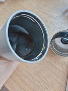 카페에서 텀블러에 받아왔어요